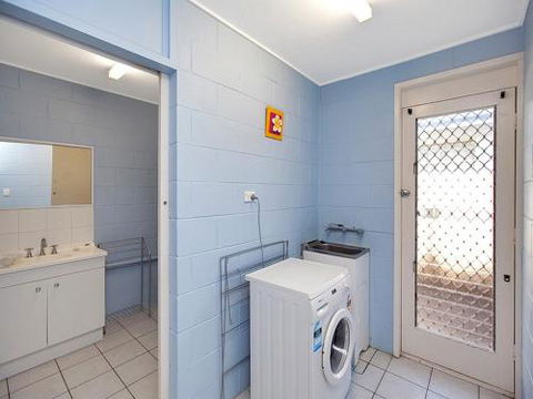 Roderick Street 52 Moffat Beach - Hobart Tourism 5