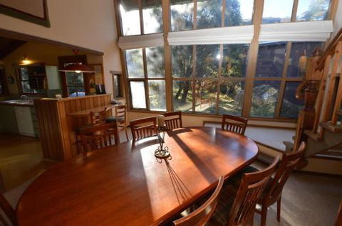 Beautiful Woodridge Chalet - Hobart Tourism 2