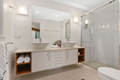 Beachfront Apartment With Ocean Views - Hobart Tourism 1
