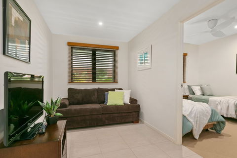 Beachfront Apartment With Ocean Views - Hobart Tourism 2