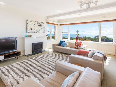 BEACH BELLE MORNINGTON - Hobart Tourism 1