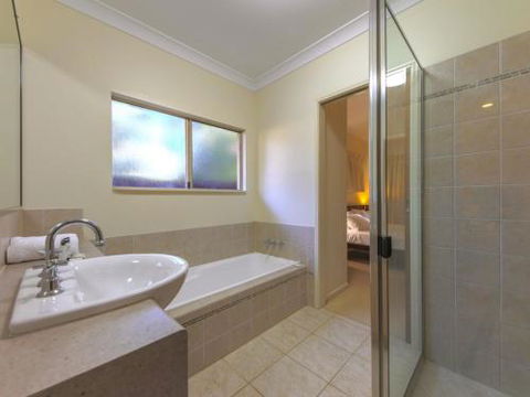 TROPSVILLA At PALM COVE - Tourism TAS 3