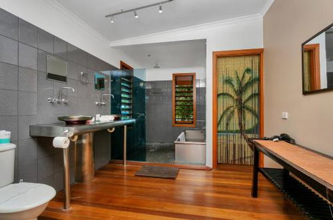 SANTORINIatPALM COVE - Tourism TAS 3