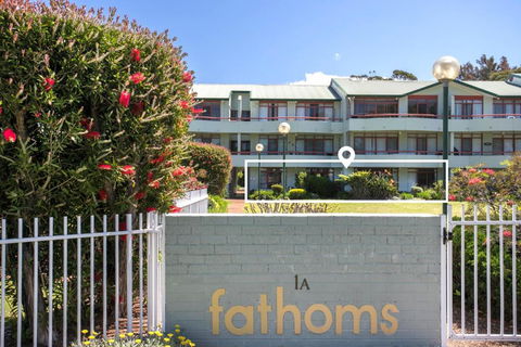 Ocean Breeze Fathoms 3 - Hobart Tourism 5