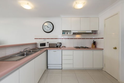 Cottesloe Cove Beach Apartment - Hobart Tourism 3