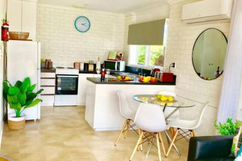 PARADISE COURT VILLA 1 Free Wifi - Tourism TAS 0