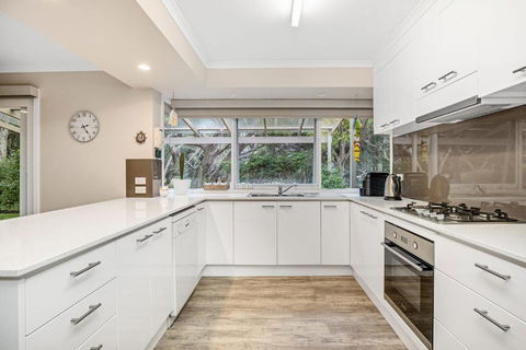 Hilltop Beach House: Newly Updated - Hobart Tourism 1