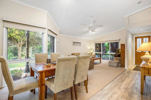 Hilltop Beach House: Newly Updated - Hobart Tourism 2