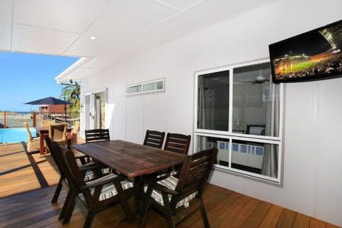BEACH SHOPS & FABULOUS VACATION HOME! - Hobart Tourism 1