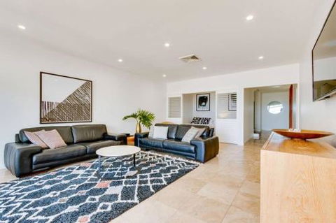 Sapphire Seas Beach House - Hobart Tourism 0