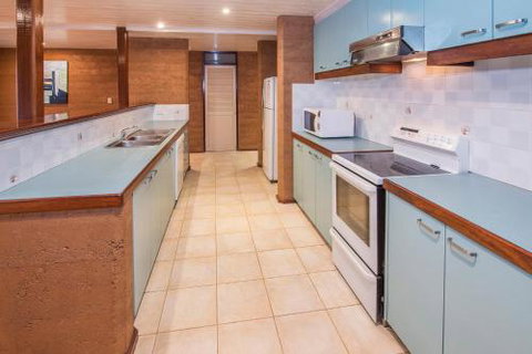 Ultramarine - Tourism TAS 6