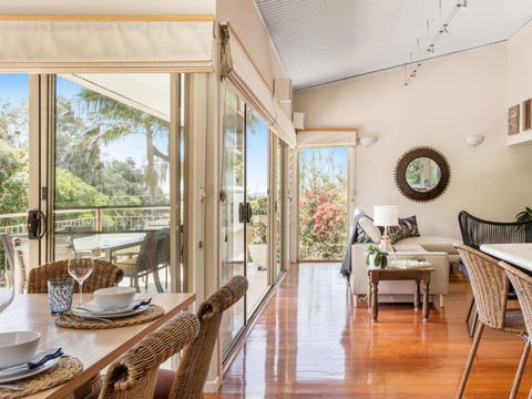 The Stanwell Beach Glass House Beach & Pool - Hobart Tourism 6