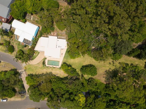 The Stanwell Beach Glass House Beach & Pool - Hobart Tourism 3