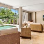 The Stanwell Beach Glass House Beach & Pool - Hobart Tourism 0