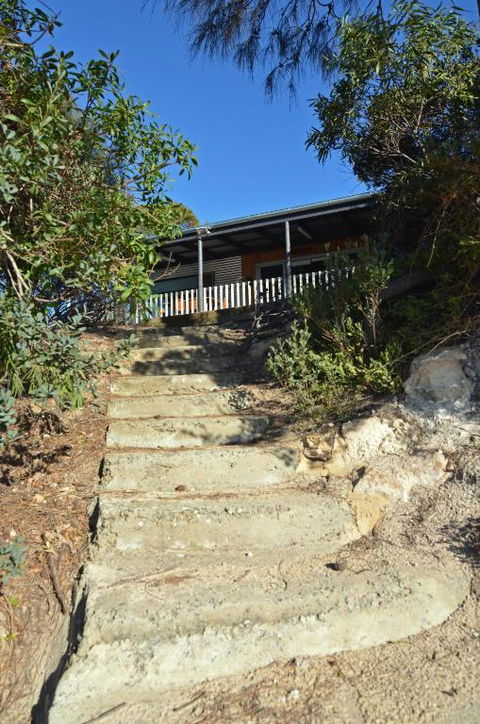 CDC 625 Beach House Incl.rear 2BR Studio - Tourism TAS 2