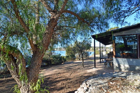 CDC 625 Beach House Incl.rear 2BR Studio - Tourism TAS 3