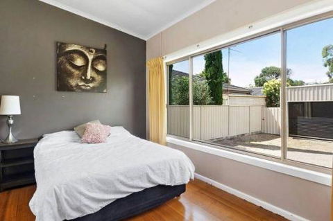 Casual Beachin It Family Getaway With Bungalow On Beachfront - Tourism TAS 1