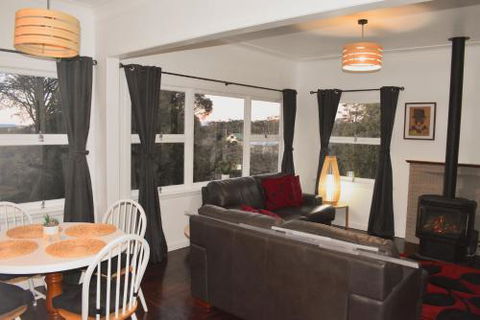 NEW Winston Cottage Leura Views & Location - Tourism TAS 1