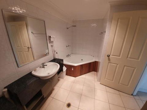 19 Lakeview Plaza - Hobart Tourism 6