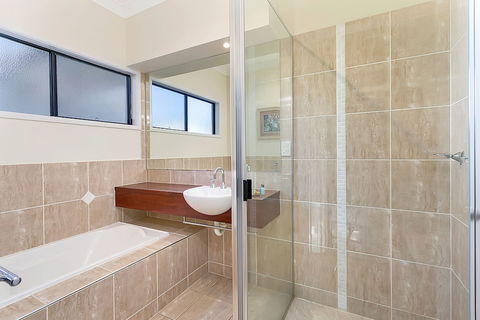 Beachcomber Holiday House - Hobart Tourism 3