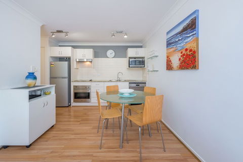 Beach Club 18 Nelson Bay - Hobart Tourism 2