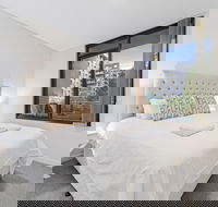 HomeHotel Stylish Apt next to Train  Westfield - Hobart Tourism