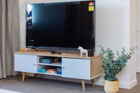 Airtrip Apartments On Deshon St - Tourism TAS 3