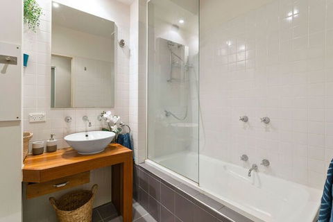JOLI Directly Opposite MCG - Hobart Tourism 3