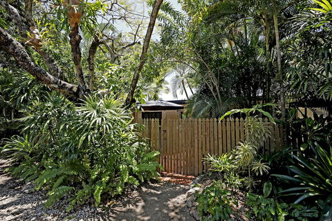 Rare Modern Unit W Private Fenced Garden Close To The Beach PC4 - Tourism TAS 1