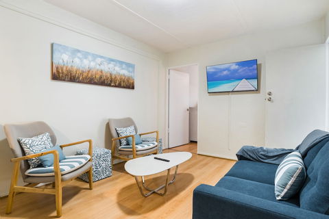 Rare Modern Unit W Private Fenced Garden Close To The Beach PC4 - Tourism TAS 6