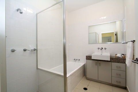 Beachside Apartment 5 - Hobart Tourism 5