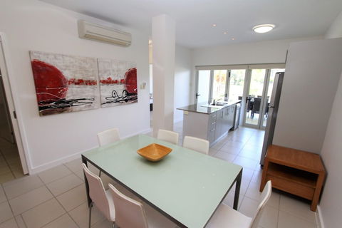 Beachside Apartment 5 - Hobart Tourism 4