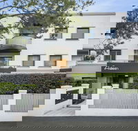 Contemporary Garden Apartment SINC1 - Hobart Tourism