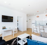 ROLAND 1BDR Melbourne Apartment - Tourism TAS