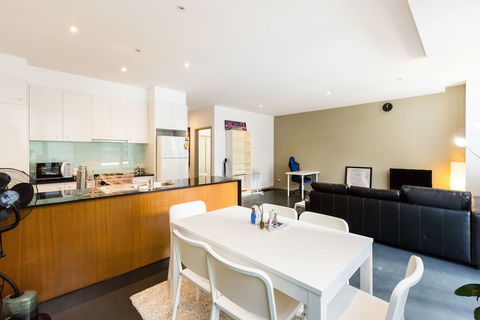 MEGAN, 2BDR Melbourne Apartment - Tourism TAS 1