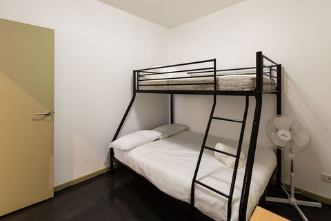 MEGAN, 2BDR Melbourne Apartment - Tourism TAS 0