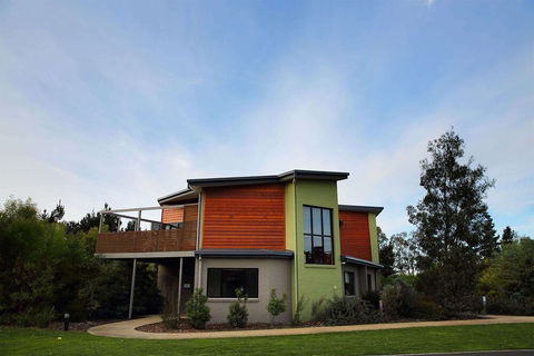 Wyndham Vacation Resorts Seven Mile Beach - Hobart Tourism 3