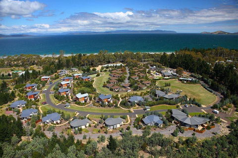 Wyndham Vacation Resorts Seven Mile Beach - Hobart Tourism 4