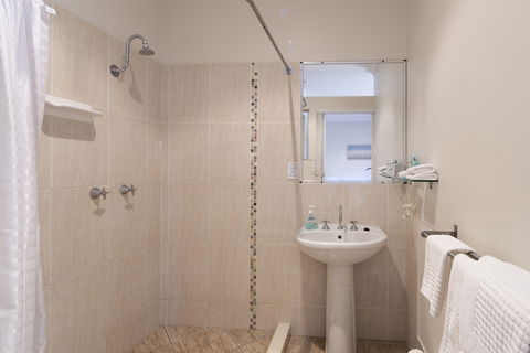 Beach House Bed & Breakfast - Tourism TAS 6