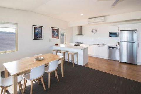 Canal Rocks Beachfront Apartments - Tourism TAS 1