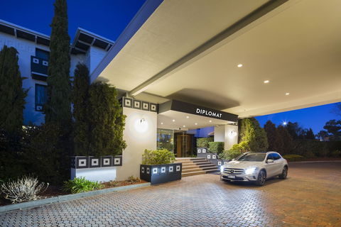 Ramada By Wyndham Diplomat Canberra - Tourism TAS 3