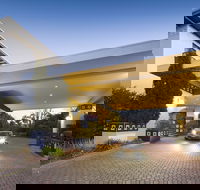 Ramada by Wyndham Diplomat Canberra - Tourism TAS