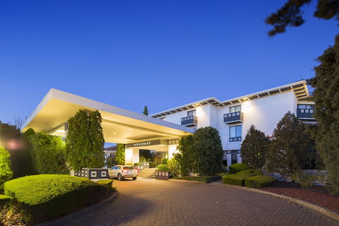 Ramada By Wyndham Diplomat Canberra - Tourism TAS 4