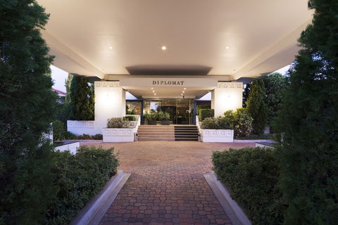 Ramada By Wyndham Diplomat Canberra - Tourism TAS 1