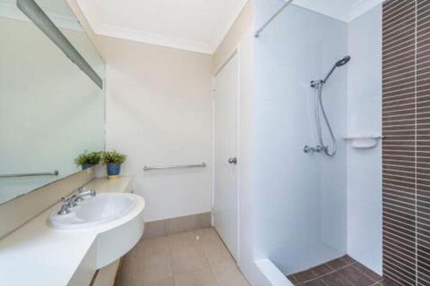 Lakeside Holiday Apartments - Tourism TAS 4