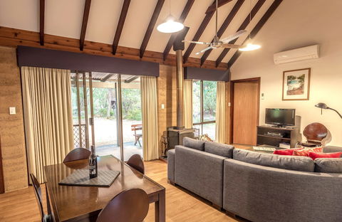 Bussells Bushland Cottages - Tourism TAS 6