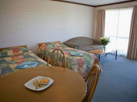 Country Life Accommodation - Hobart Tourism 3
