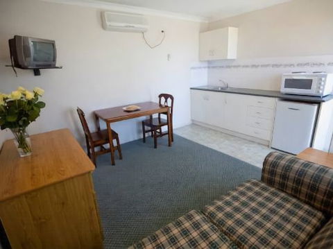 Country Life Accommodation - Hobart Tourism 0