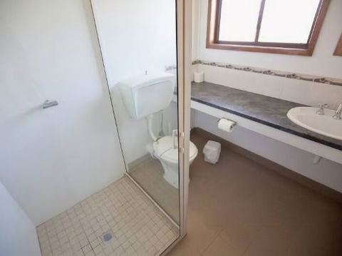 Country Life Accommodation - Hobart Tourism 4