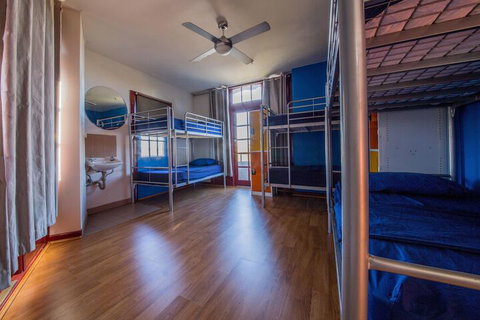 Mad Monkey Backpackers Bayswater - Tourism TAS 6